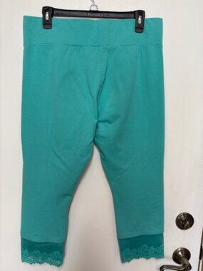 Logo Layers Women Green Lace Stretch Cotton Capri. Sz. M